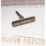 Poignée nickelée forme biscuit 