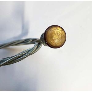 Tirette souple avec bouton plastique